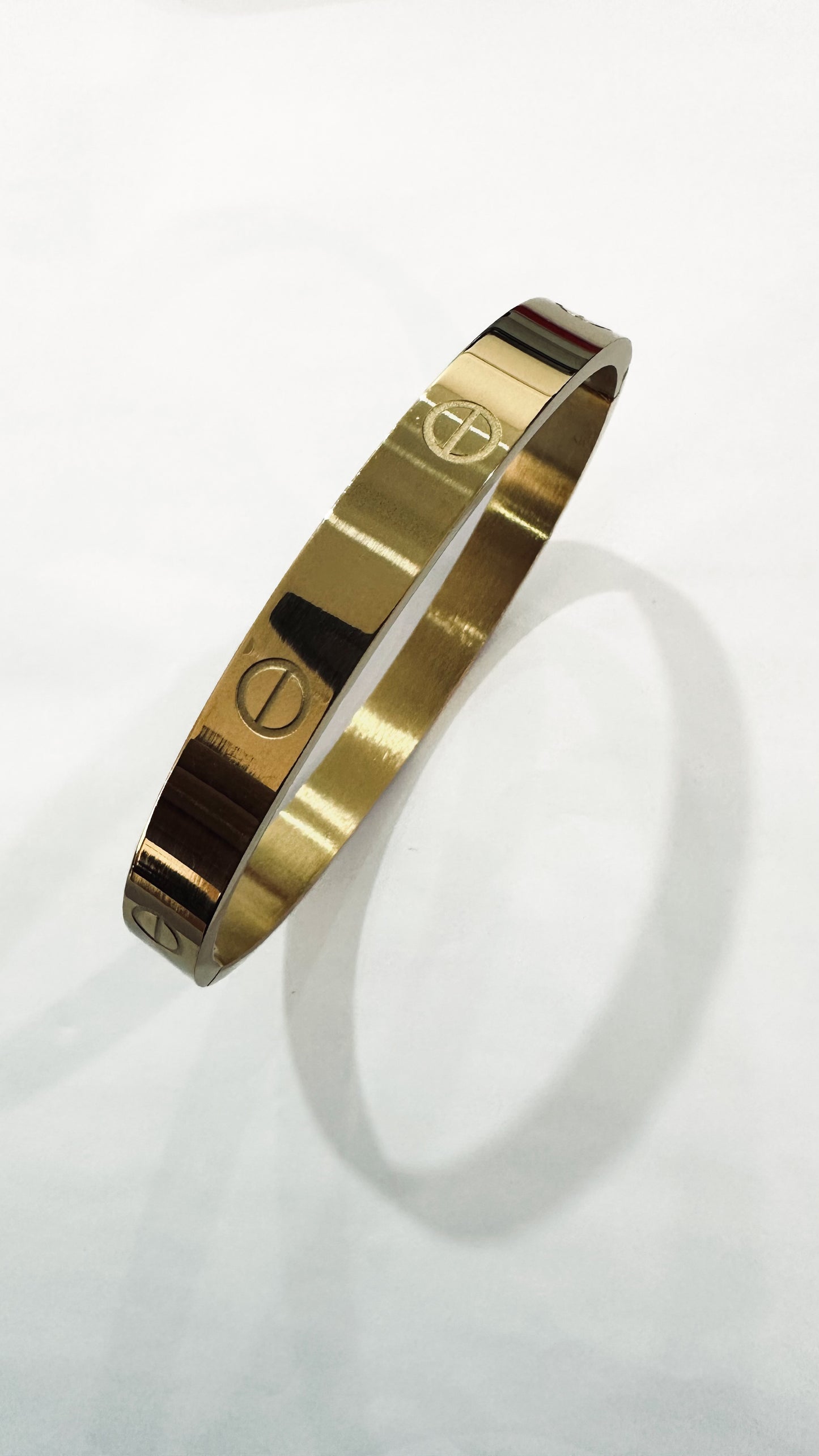 GLOSSY GOLDEN BRACELET