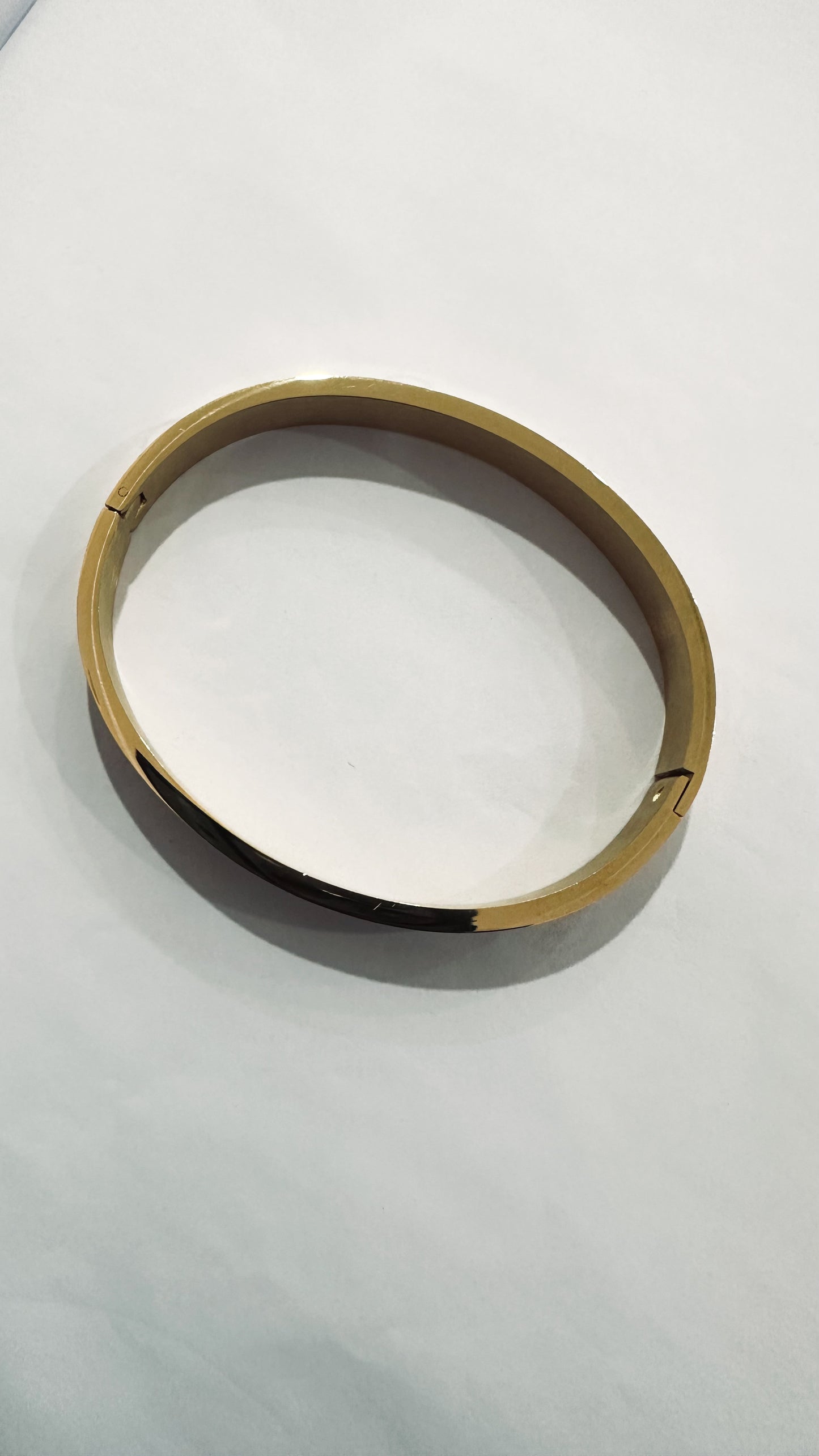 GLOSSY GOLDEN BRACELET