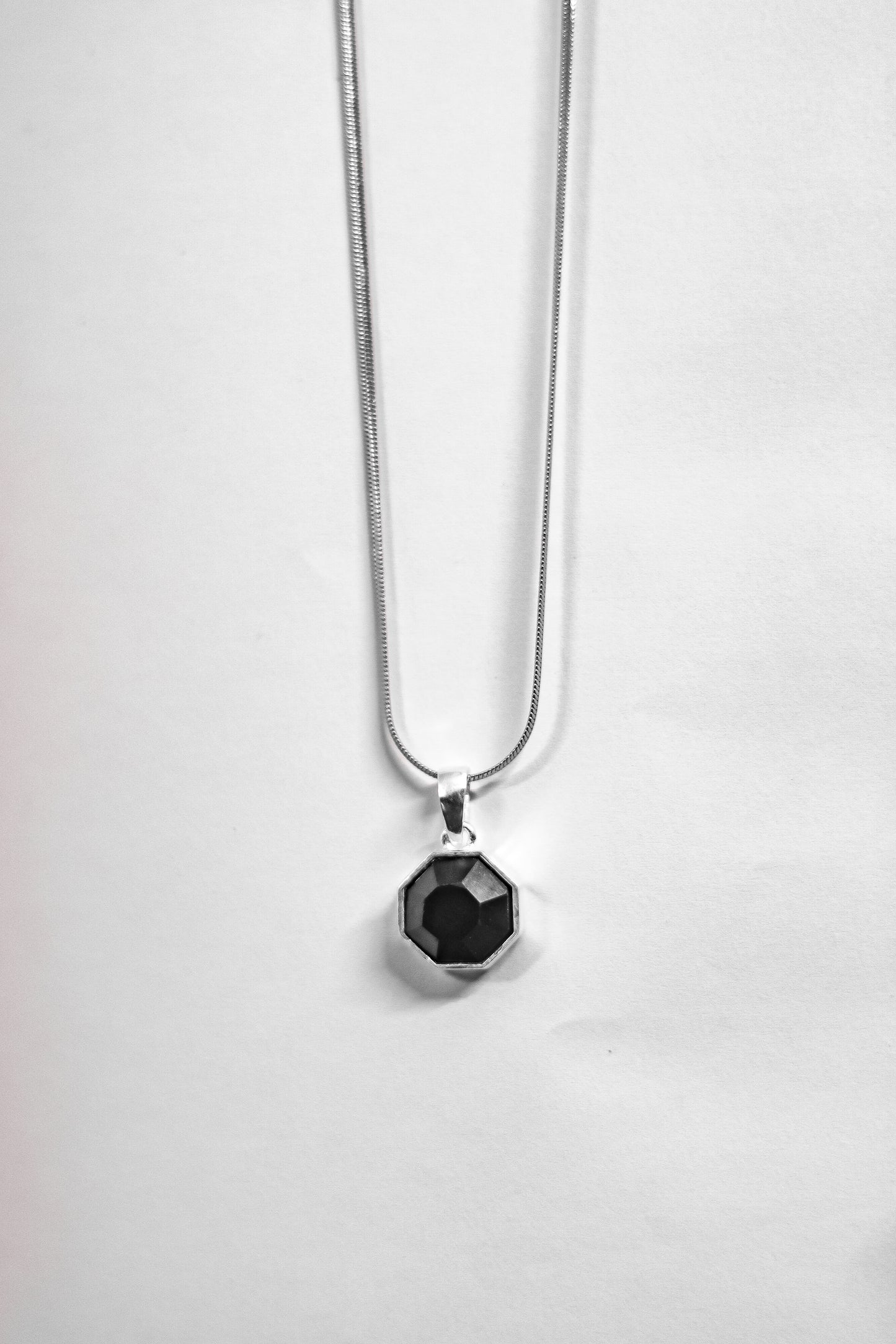 UNISEX BLACK PENDANT NECKLACE