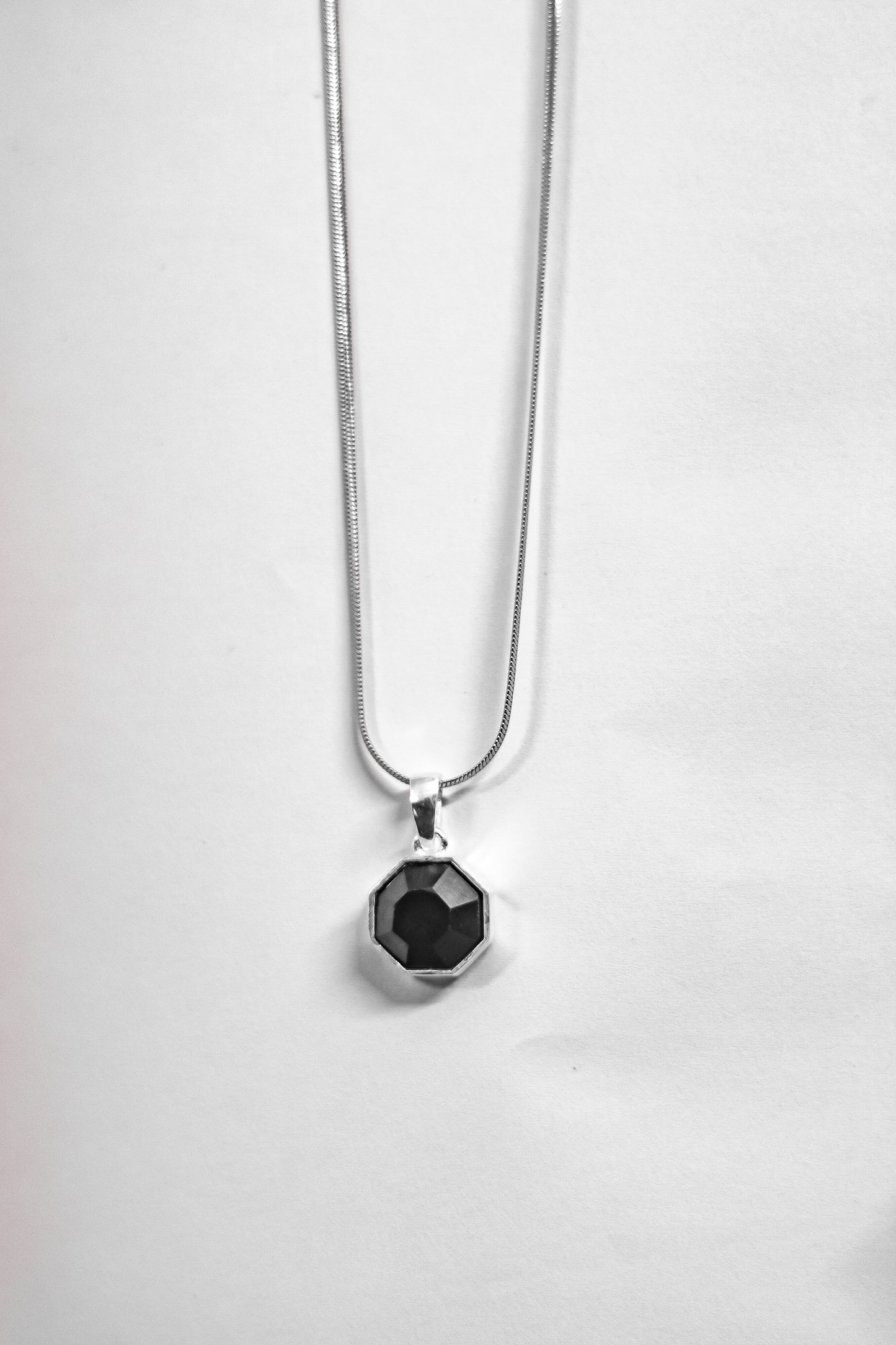 UNISEX BLACK PENDANT NECKLACE