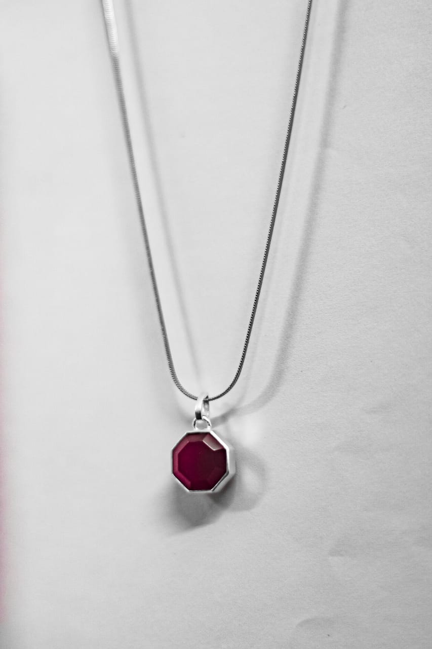 UNISEX RED PENDANT NECKLACE